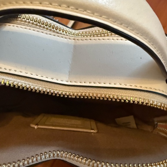 Coach Heart Crossbody In Signature Canvas With Heart Print CP021 - Picture 10 of 12